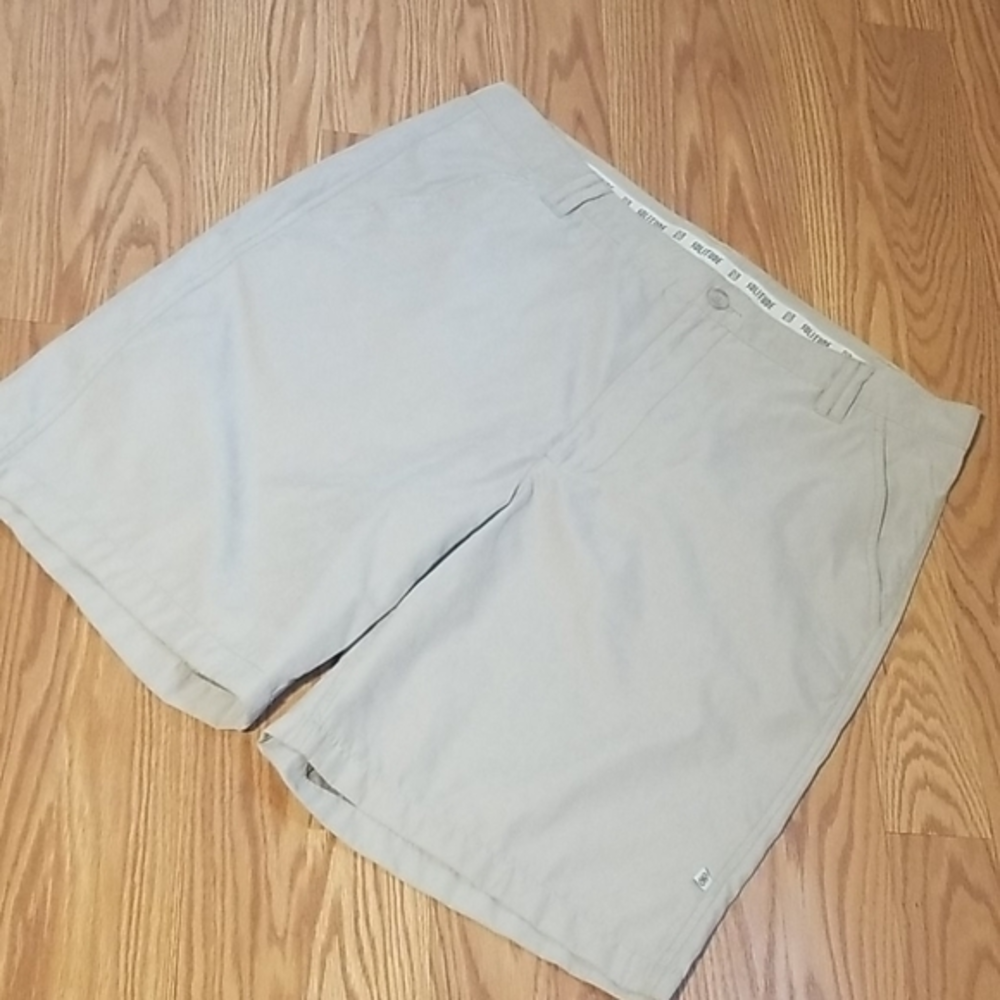 Solitude shorts‎ 38